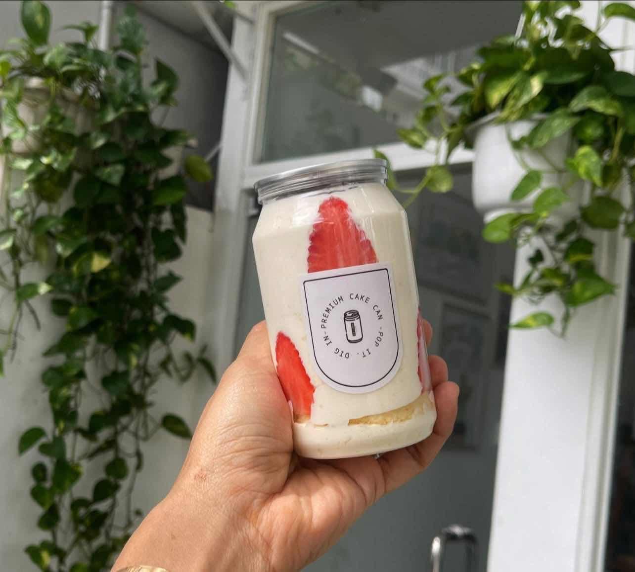 Strawberry Cake Can