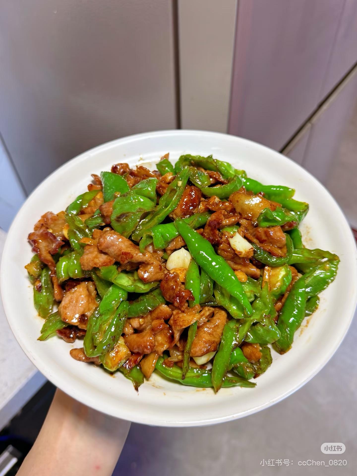 青椒炒猪肉 ម្ទេសឆាសាច់ជ្រូក