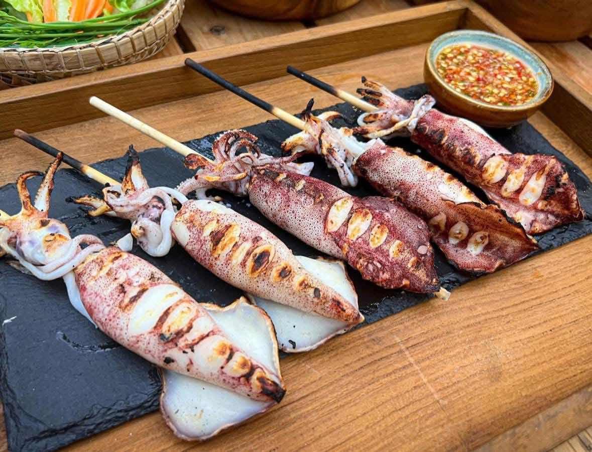 មឹកអាំងអំបិលម្ទេស