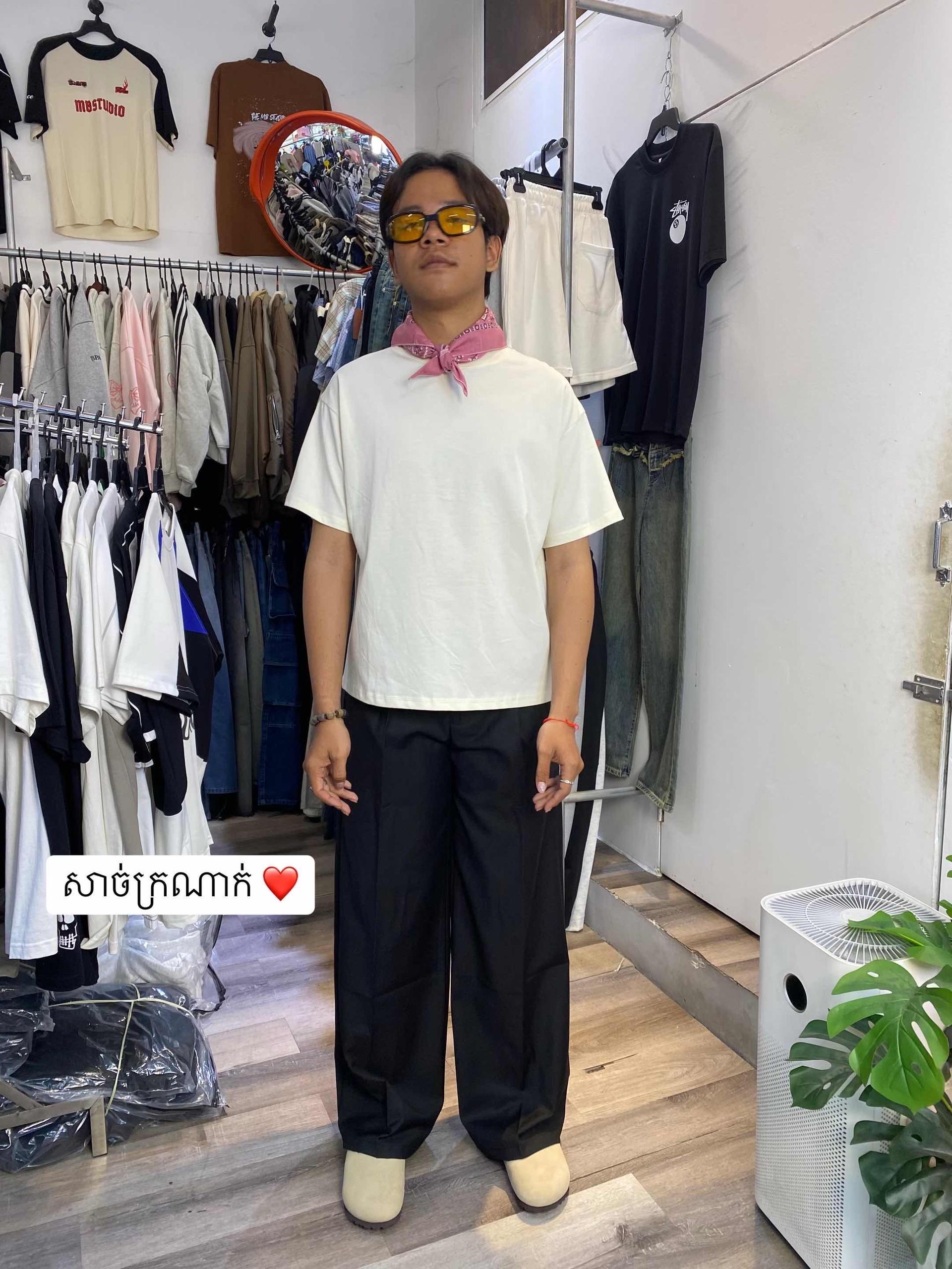 ខោសាច់ក្រណាត់ជើងធំ
