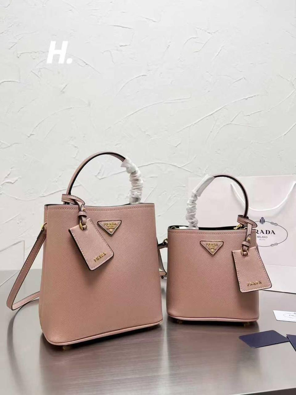 កាបូបម៉ាក”PRADA”